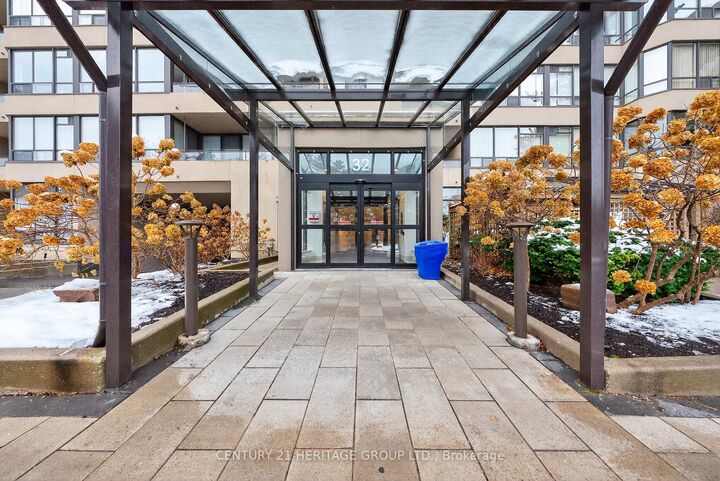 Property Photo:  32 Clarissa Drive 319  ON L4C 9R7 