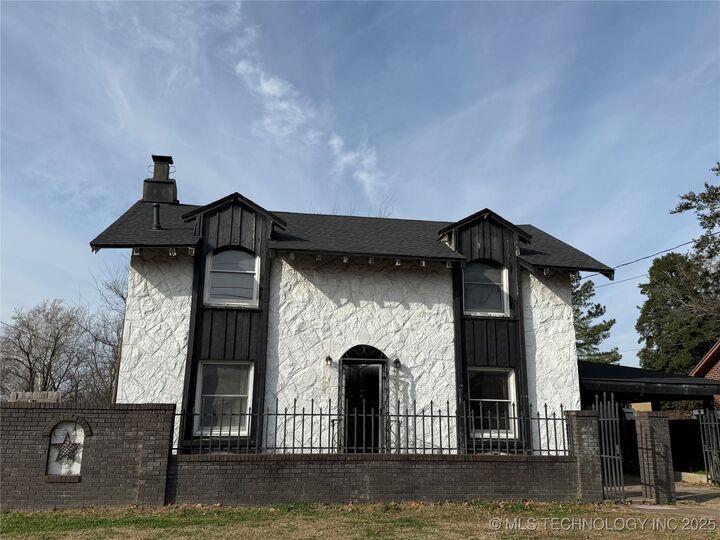 Property Photo: 1009 Seminary Avenue OK 74464