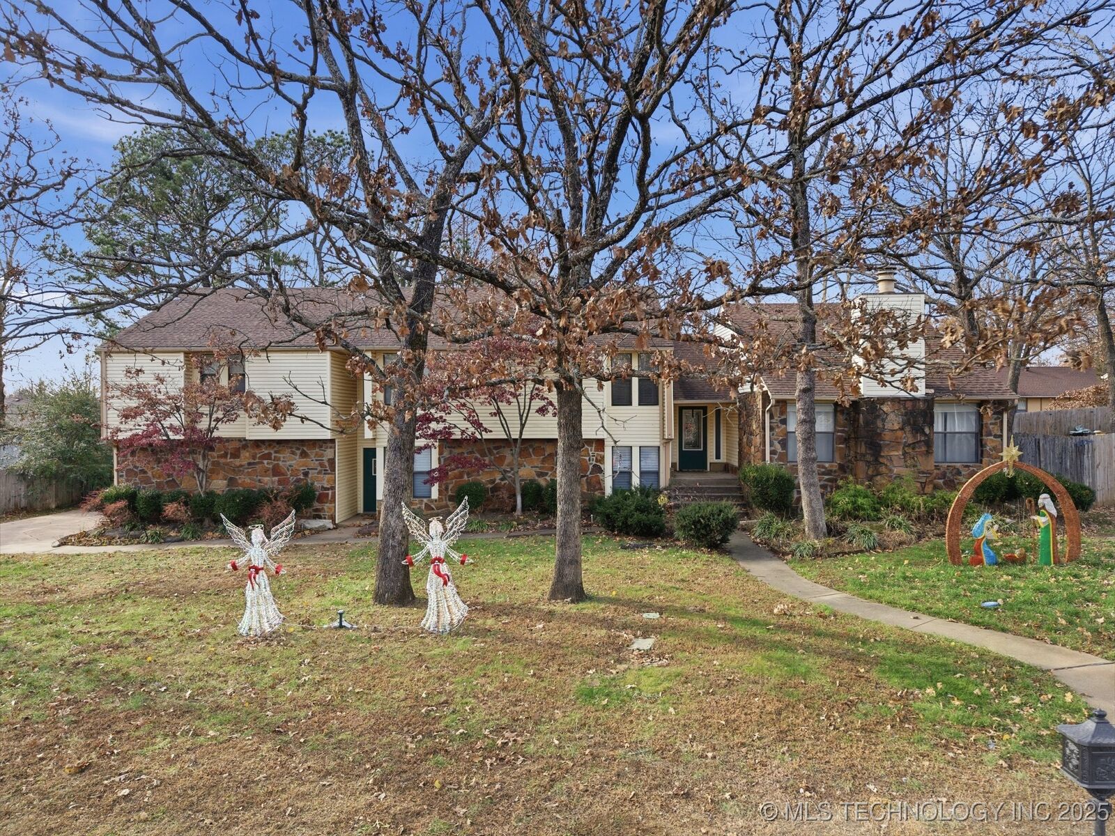 Property Photo:  1007 N Faulkner Place  OK 74017 