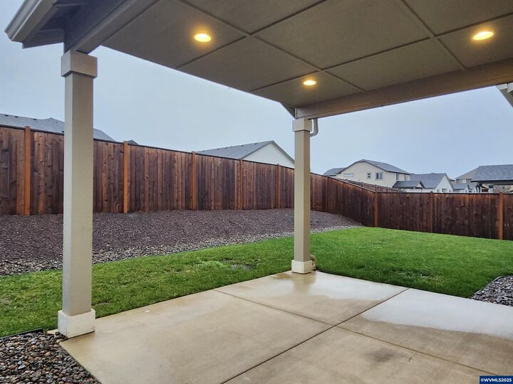 Property Photo:  2798 Essex Av NW  OR 97321 