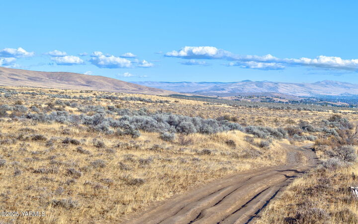 Property Photo:  Nka Windyheart Ln  WA 98903 