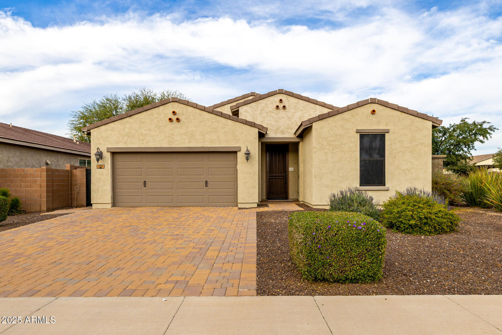 Property Photo:  274 E Vicenza Drive  AZ 85140 
