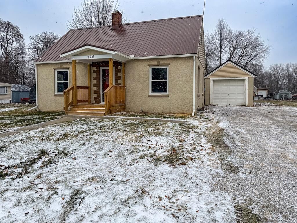 Property Photo: 726 E 7th St OH 44805