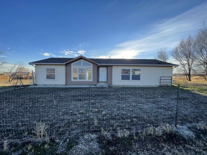 Property Photo:  319 SW Fly By Ave  ID 83647 