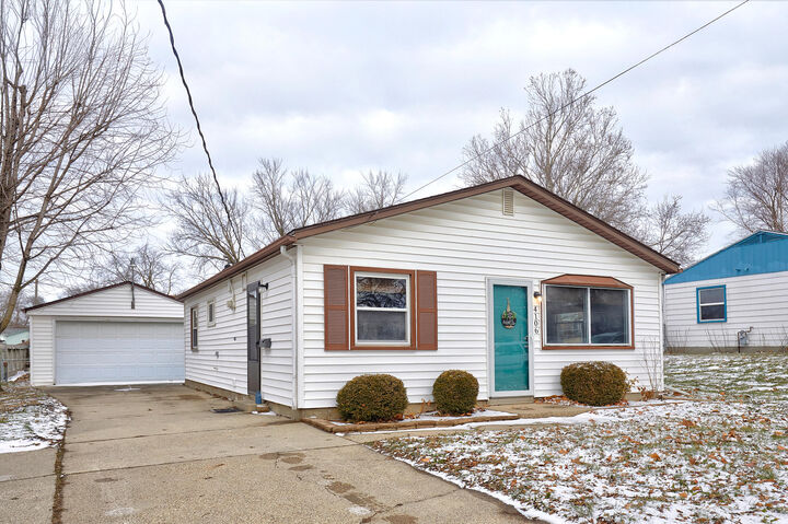 Property Photo:  4106 E Seneca Avenue  IA 50317 