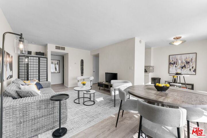 Property Photo:  970 Palm Ave  CA 90069 