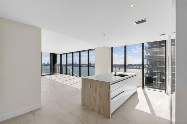 Property Photo:  700 NE 24th Street 1807  FL 33137 