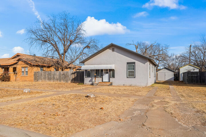 Property Photo:  620 S 11th Street  TX 79364 