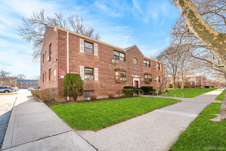 Property Photo:  86-40 155th 1R  NY 11414 