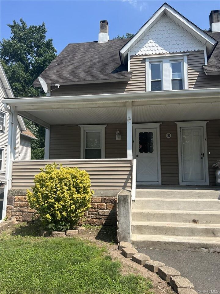 Property Photo:  8 Park Avenue B  NY 10931 