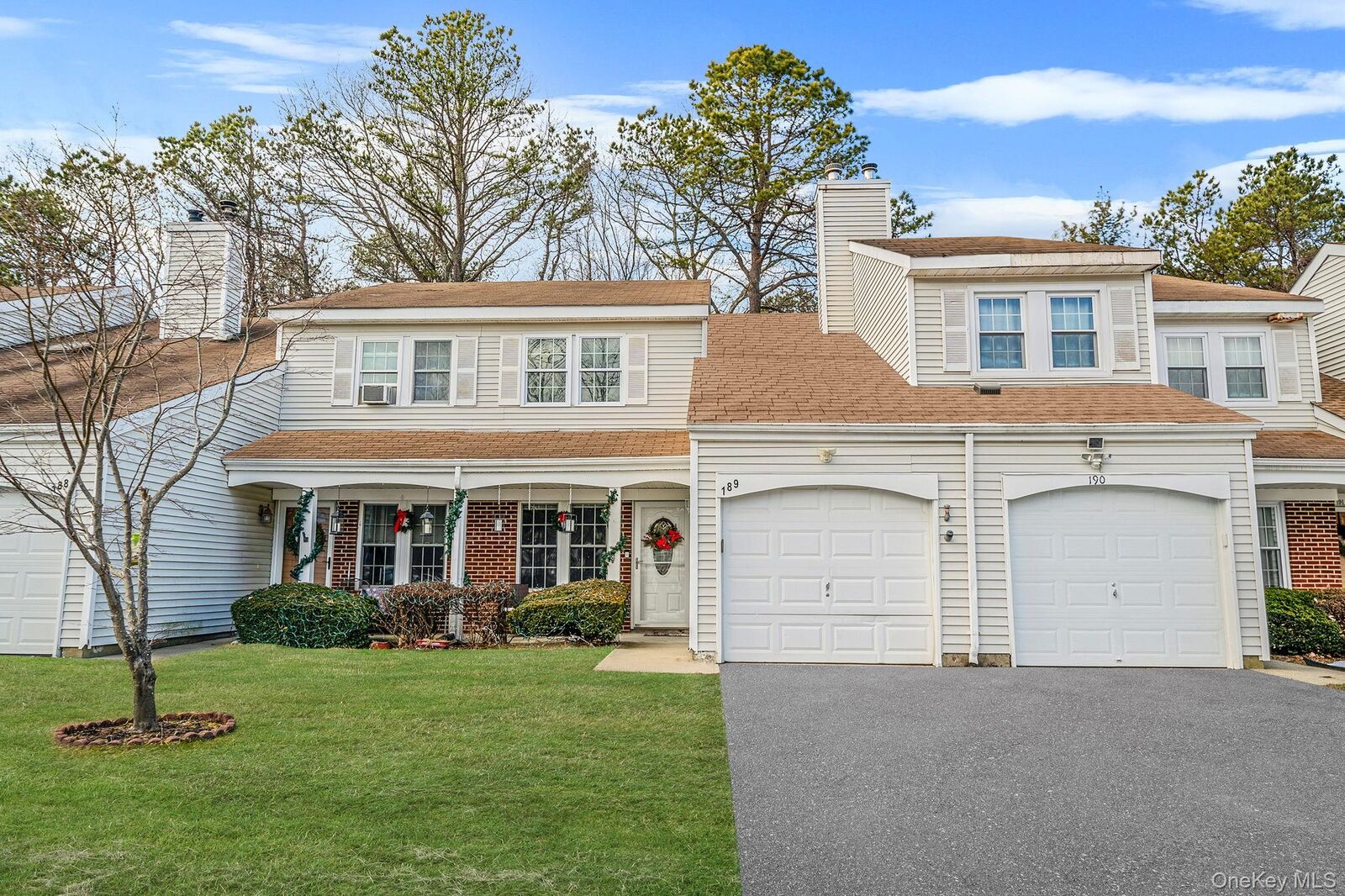 Property Photo:  189 Haddon Hollow Court  NY 11953 