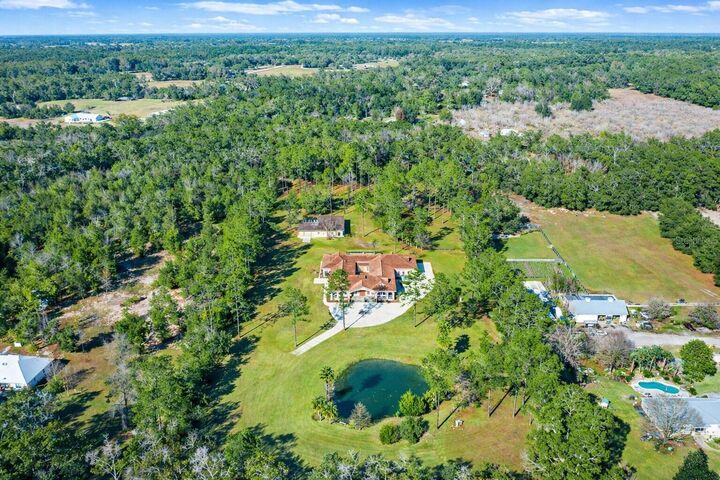 Property Photo: 18910 NW 78th Avenue FL 32615