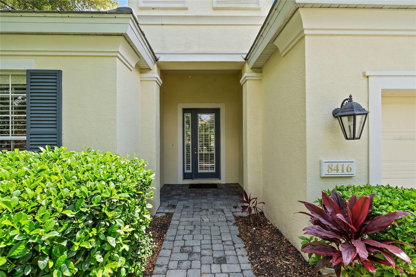 Property Photo:  8416 Abingdon Court  FL 34201 