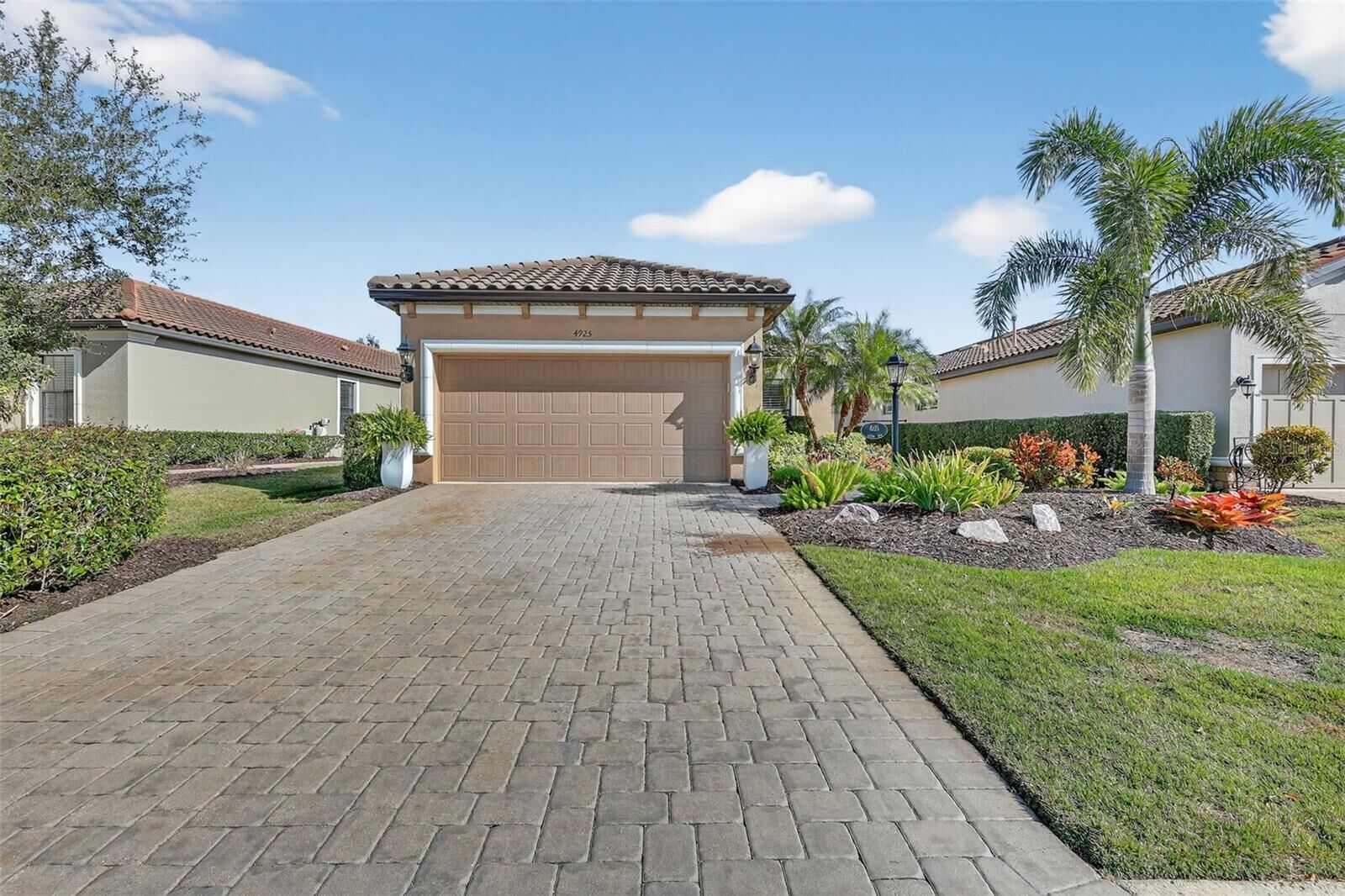 Property Photo:  4925 Savona Run  FL 34211 