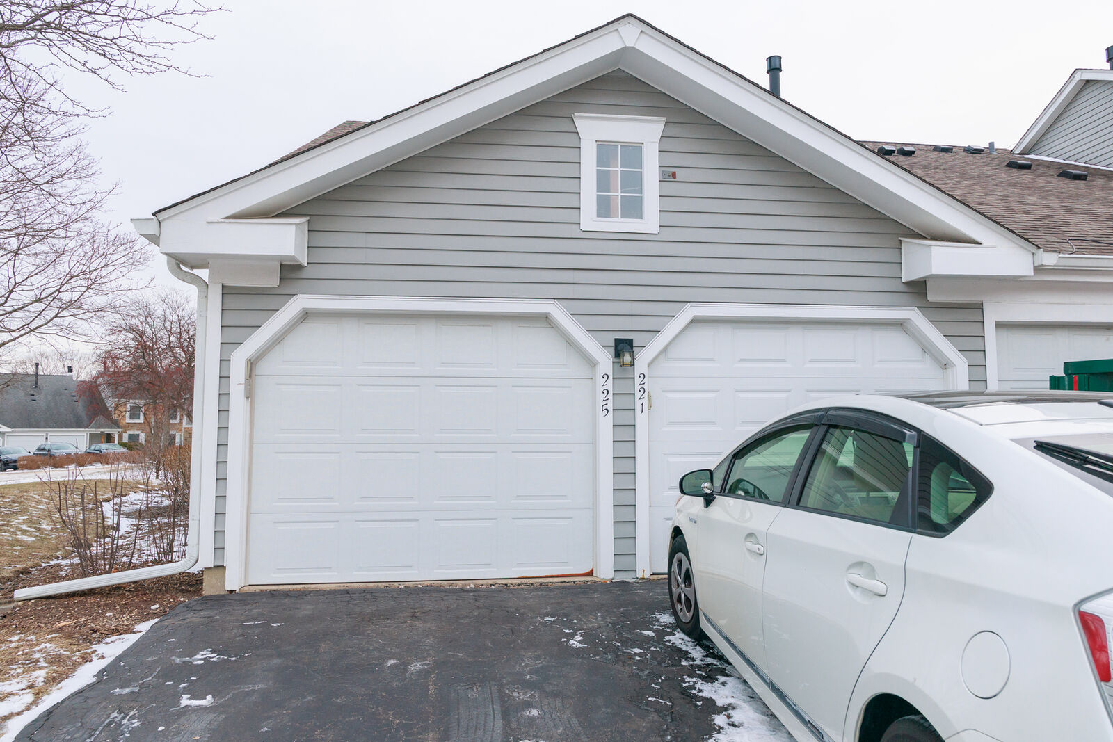 Property Photo:  225 Thornapple Court 225  IL 60089 