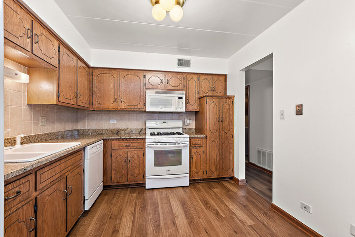 Property Photo:  11103 Heritage Drive 1B  IL 60465 