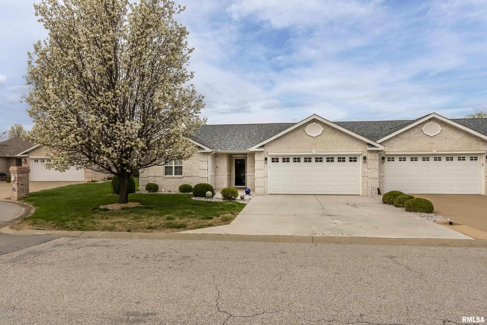 Property Photo:  659 Lake Harbor Drive  IL 62959 