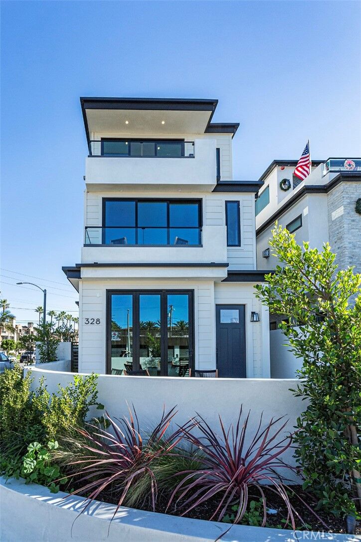 Property Photo: 328 3rd CA 92648