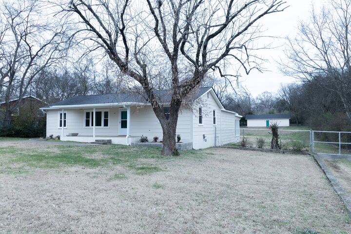 Property Photo:  607 Center St  TN 37115 