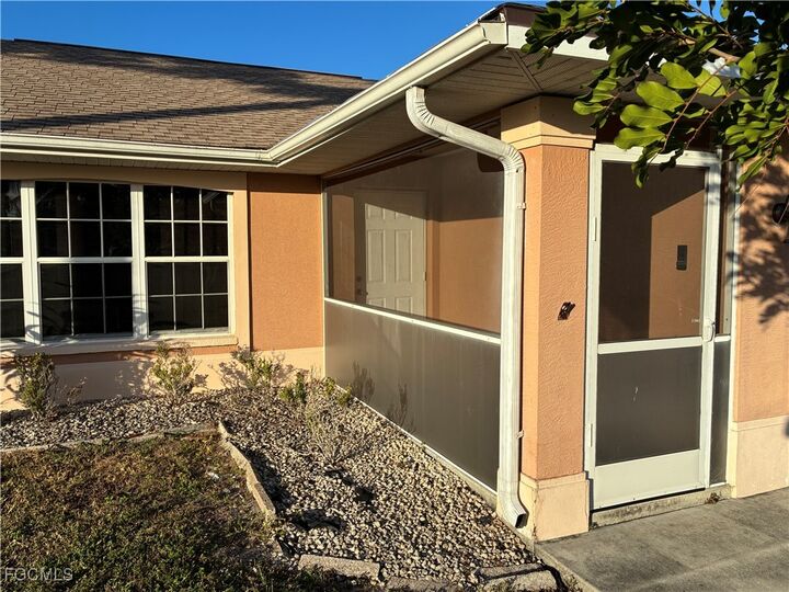 Property Photo:  1307 SW 36th Terrace  FL 33914 