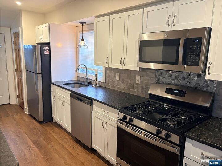 Property Photo:  40 Poplar 1  NJ 07601 