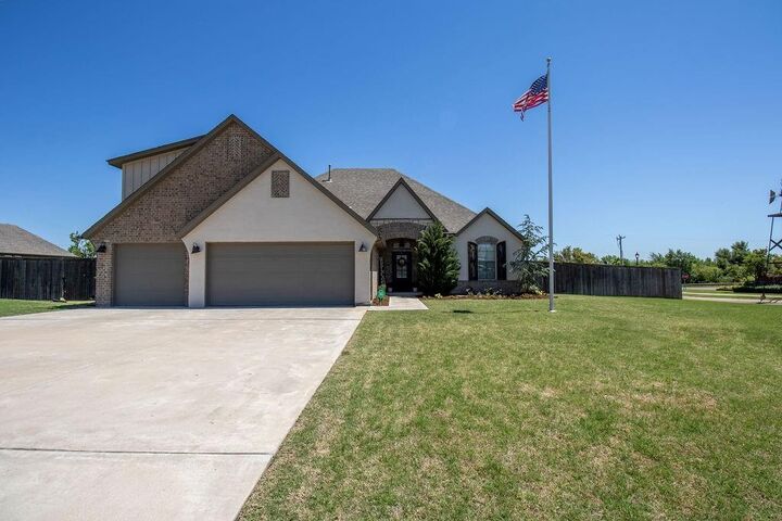 Property Photo: 41 Hickory Circle OK 73078
