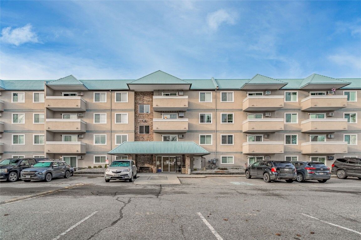 Photo de la propriété:  3160 De Montreuil Court 411  BC V1W 3W3 