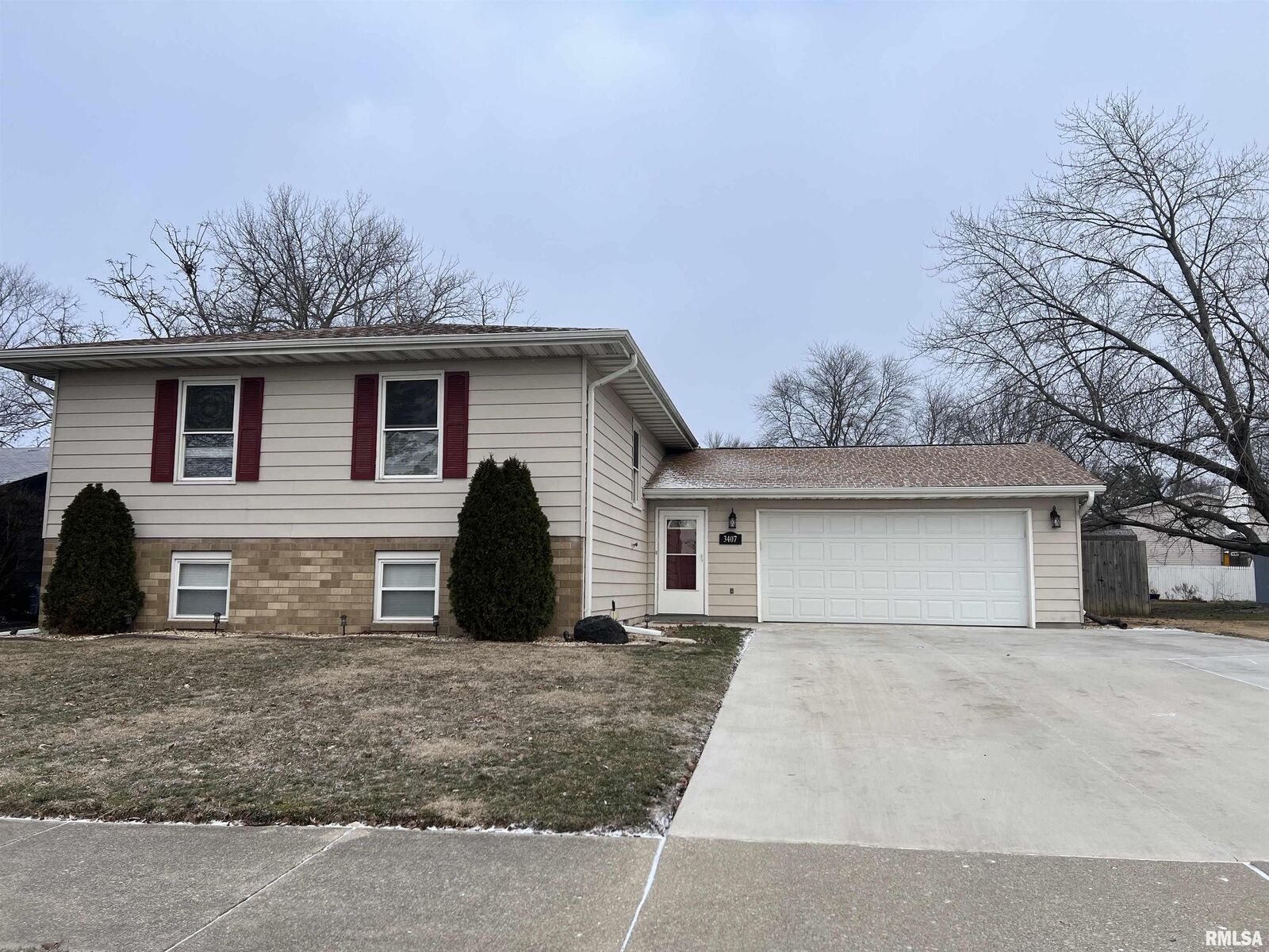 Property Photo:  3407 W Reservoir Boulevard  IL 61615 