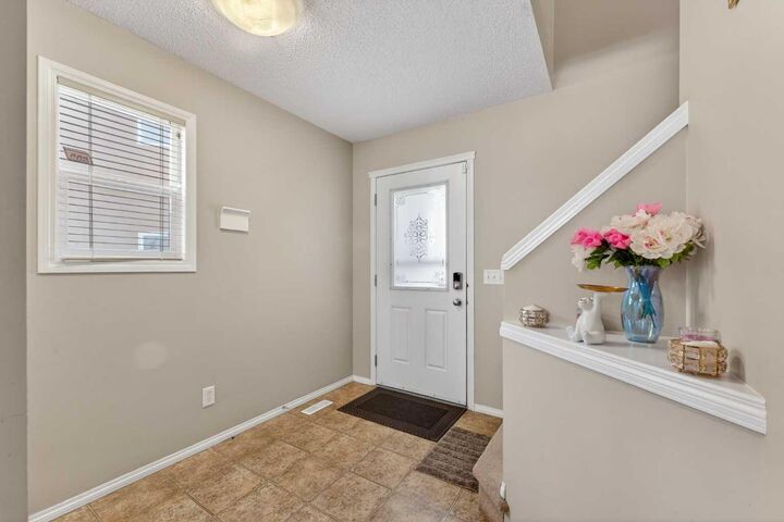 Property Photo:  106 Saddlecrest Crescent NE  AB T3J 0C5 