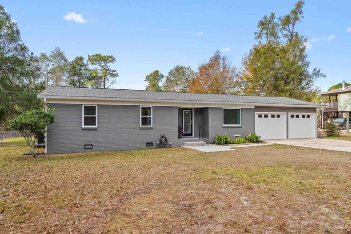 Property Photo:  4719 Wildwood Dr  FL 32570 