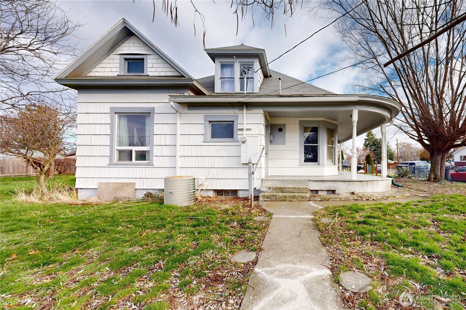 Property Photo: 702 Wilson Street WA 99362