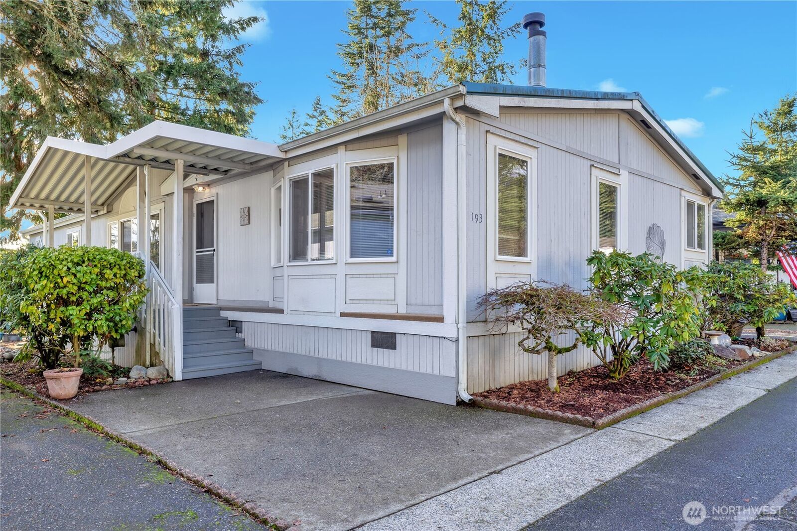 Property Photo:  18425 NE 95th Street 193  WA 98052 