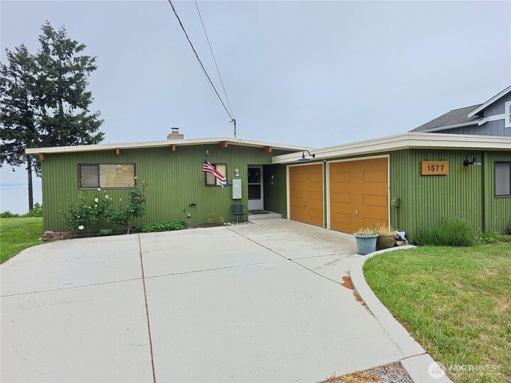 Property Photo:  1577  Country Club Drive  WA 98282 