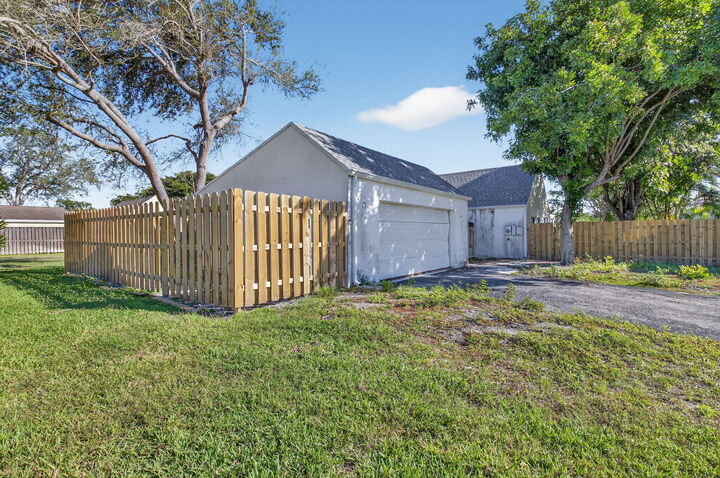 Property Photo:  905 NW 21st Way  FL 33445 