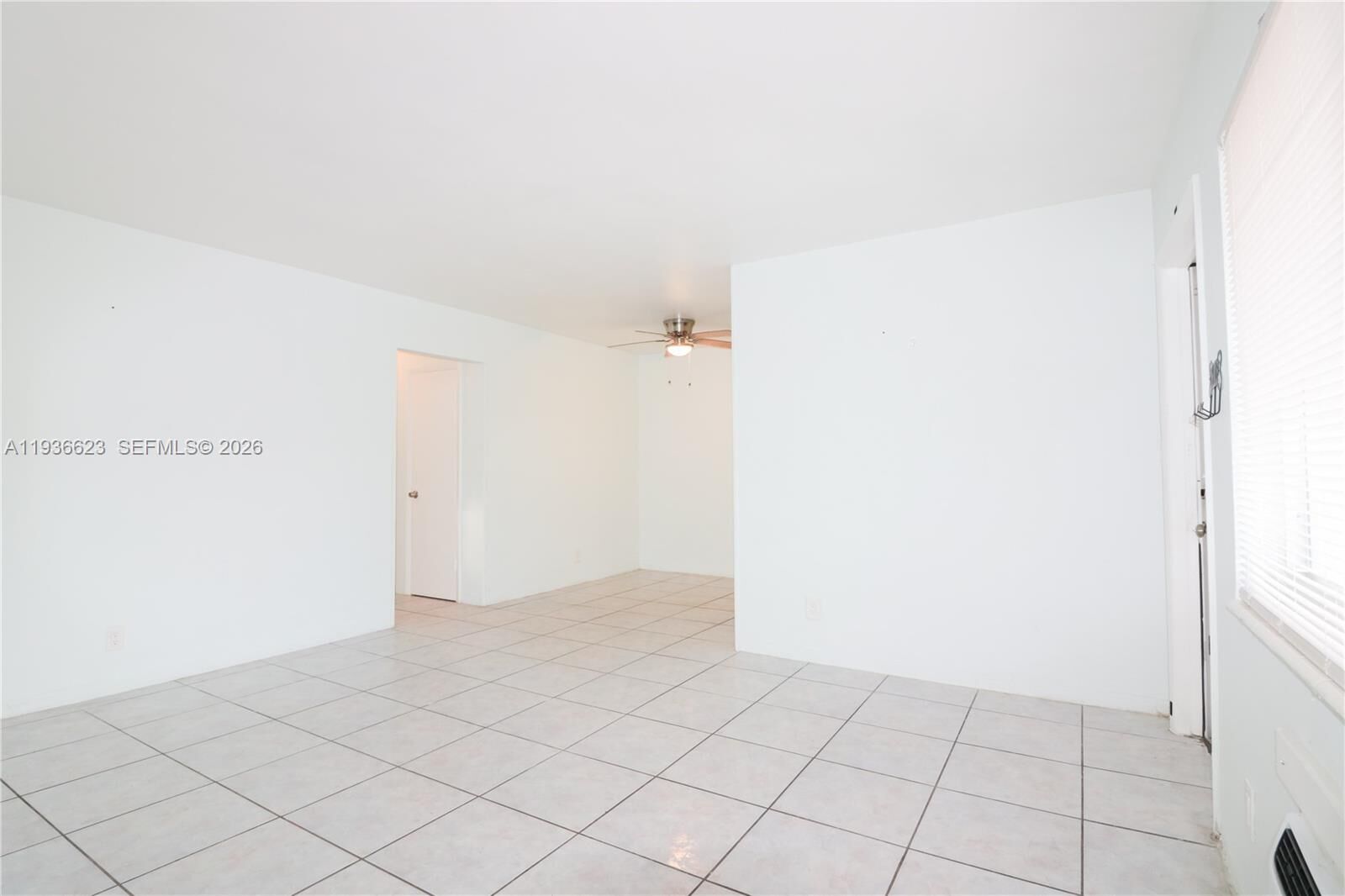 Property Photo: 712 NE 8th St 102 FL 33009