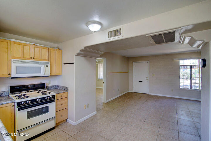 Property Photo:  135 S Paseo Quinta C  AZ 85614 
