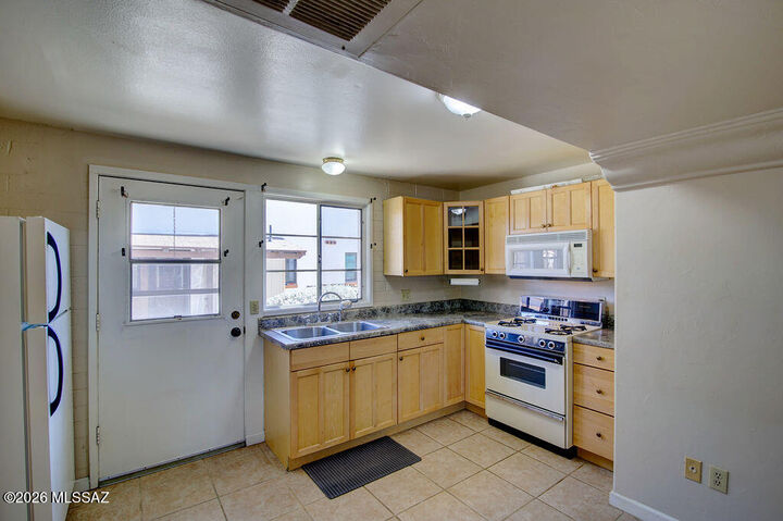 Property Photo: 135 S Paseo Quinta C AZ 85614