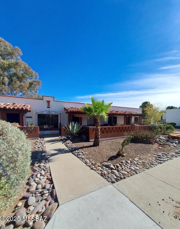Property Photo:  135 S Paseo Quinta C  AZ 85614 