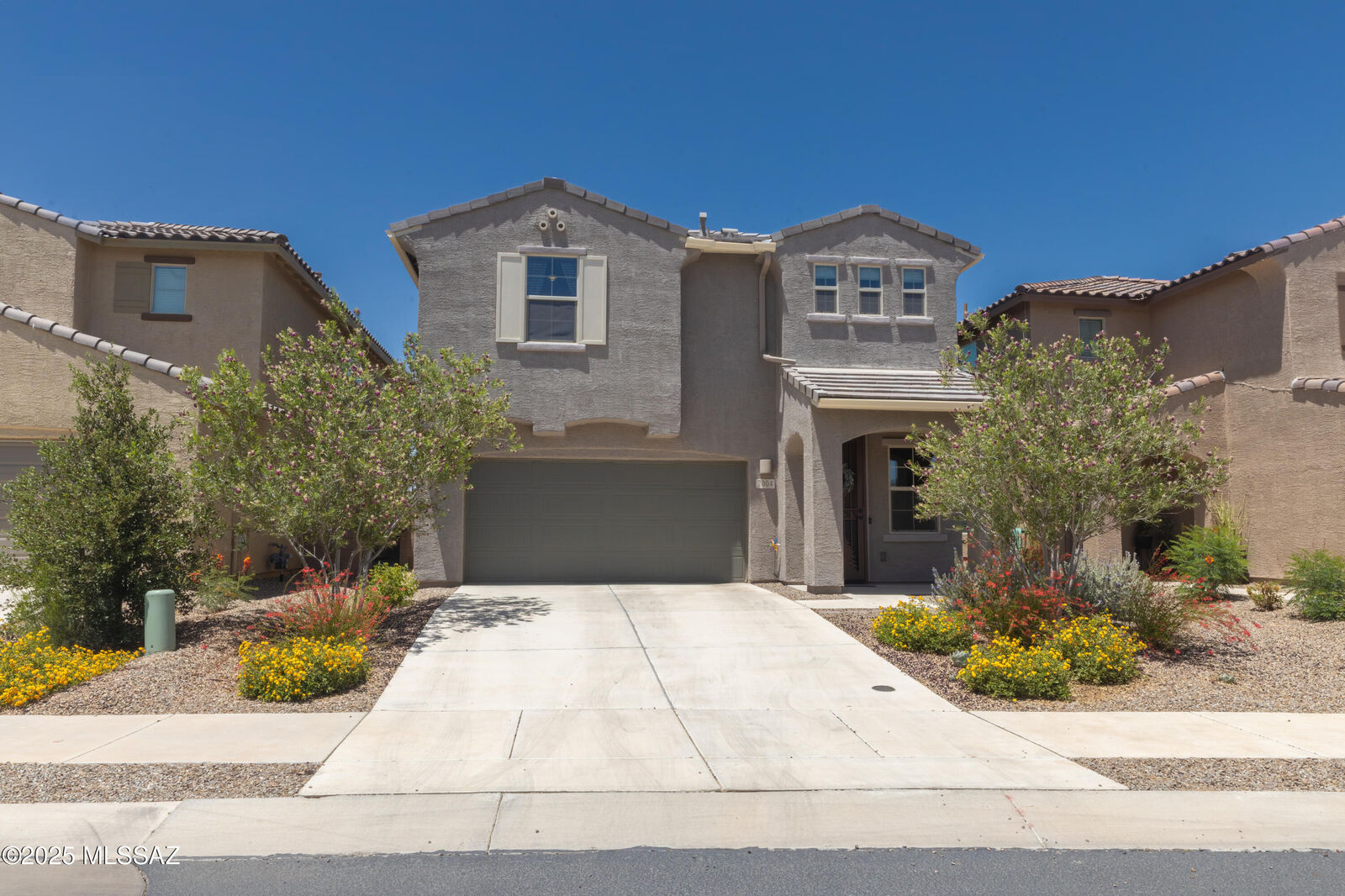 Property Photo:  7004 W Hedge Rose Drive  AZ 85757 