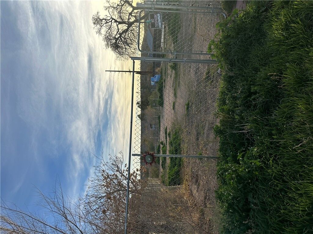 Property Photo:  562 Park St  AZ 86402 