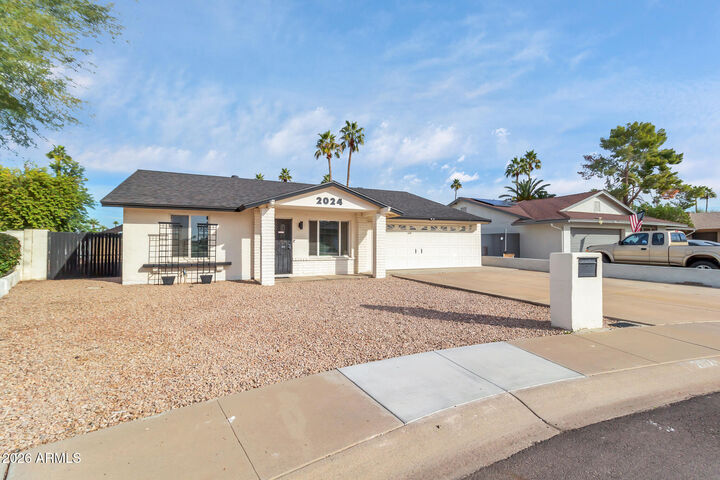 Property Photo:  2024 E Rice Drive  AZ 85283 