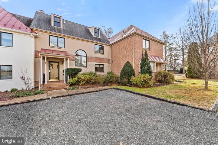 Property Photo:  212 E Marshall Street  VA 20117 