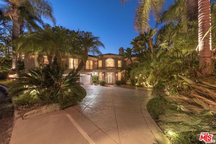 Property Photo:  7833 Torreyson Dr  CA 90046 