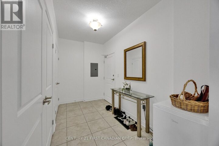 Property Photo:  330 Ridout Street North 1602  ON N6A 0A7 
