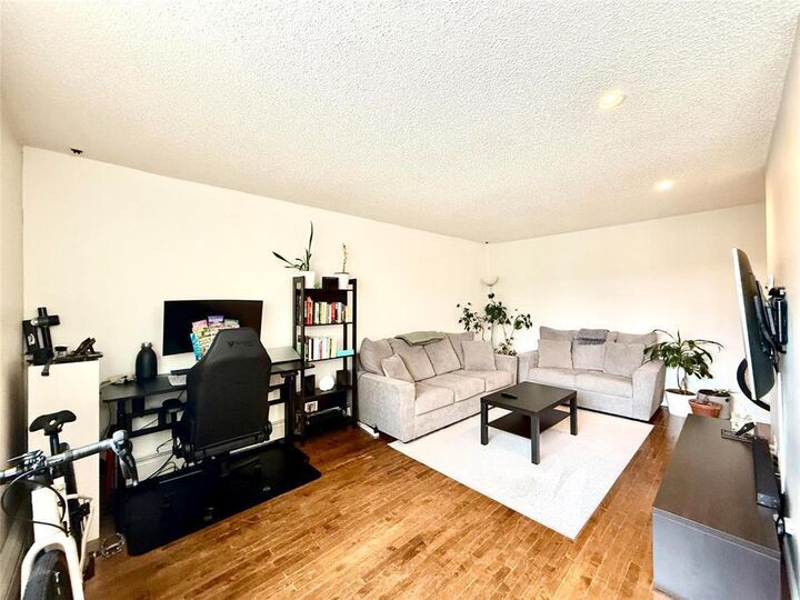 Property Photo:  1710 Taylor Avenue  MB R3N 0N9 