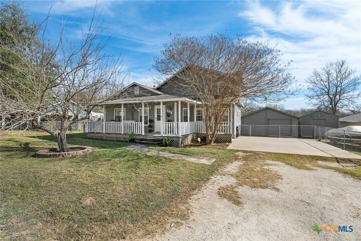 Property Photo: 105 S Peach Street TX 76554