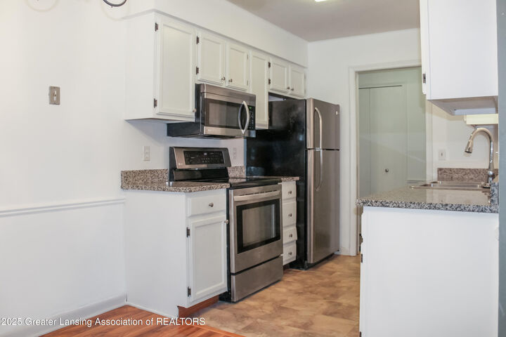 Property Photo:  6160 Innkeepers Court  MI 48823 