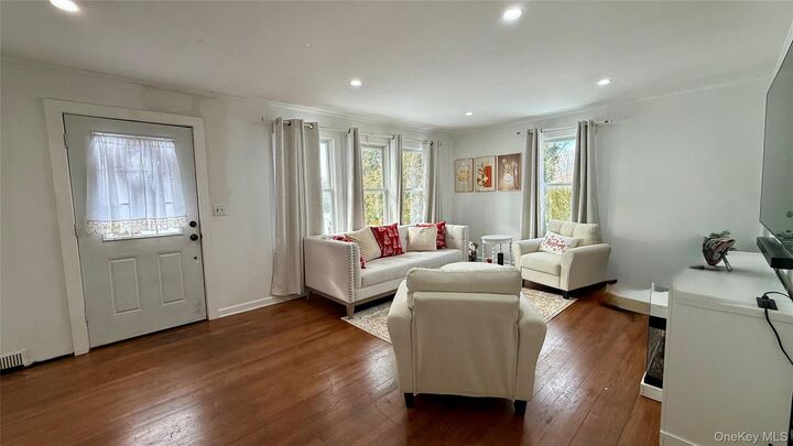 Property Photo:  3240 Hollywood Street  NY 10547 