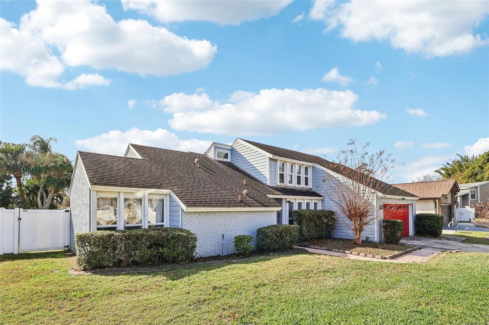 Property Photo: 8812 S Shadow Bay Drive FL 32825