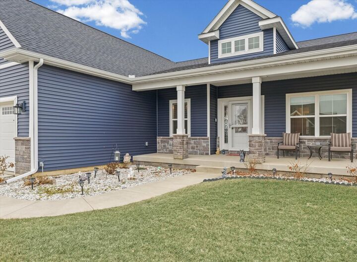 Property Photo: 1105 Glen Abbey Drive IL 61822